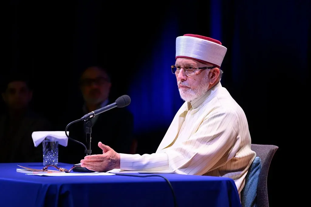 Dr Muhammad Tahir-ul-Qadri speaking at Al-Hidayah