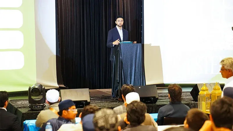 Young people participating in an Al-Hidayah Canada workshop